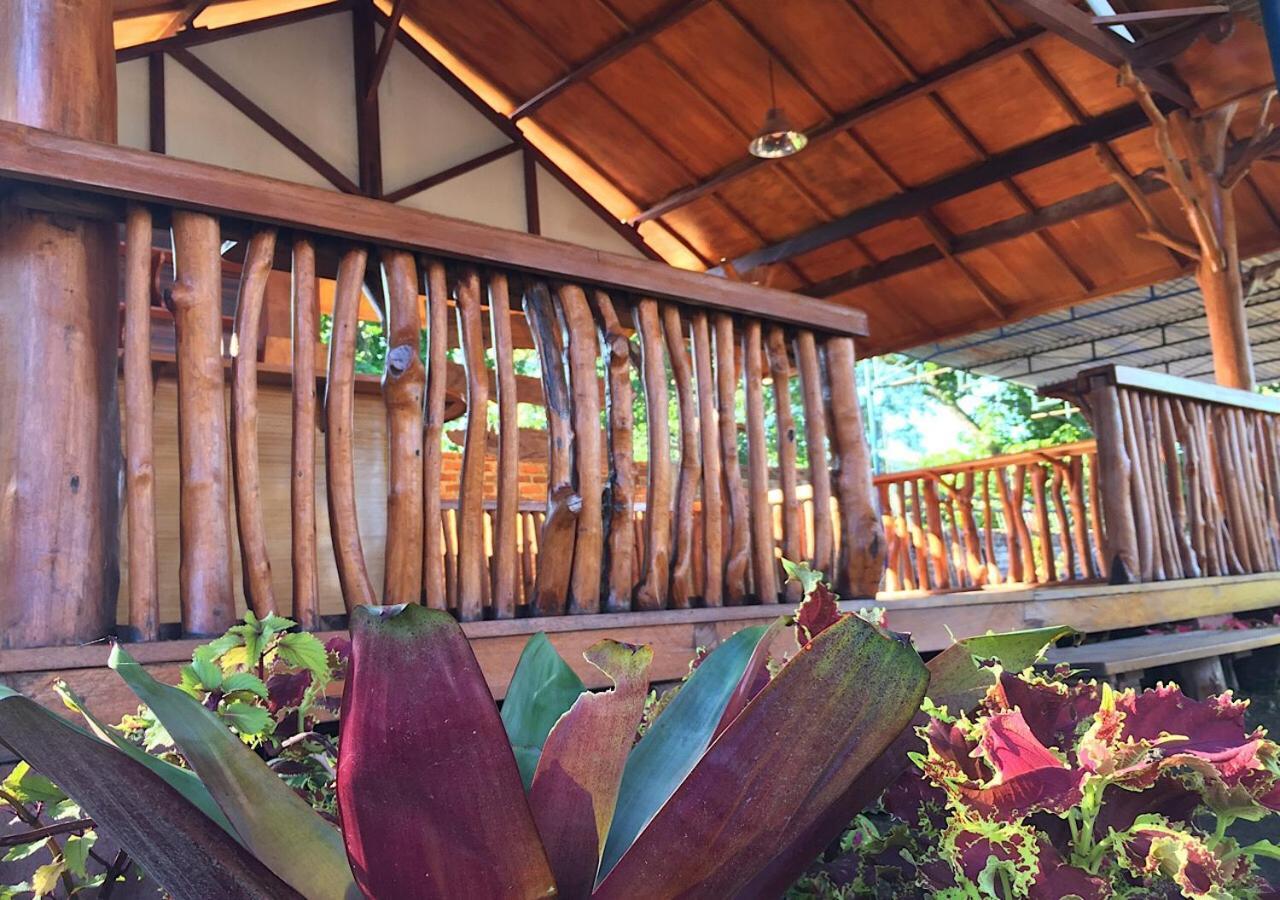Raffles Inn Labuan Bajo Extérieur photo